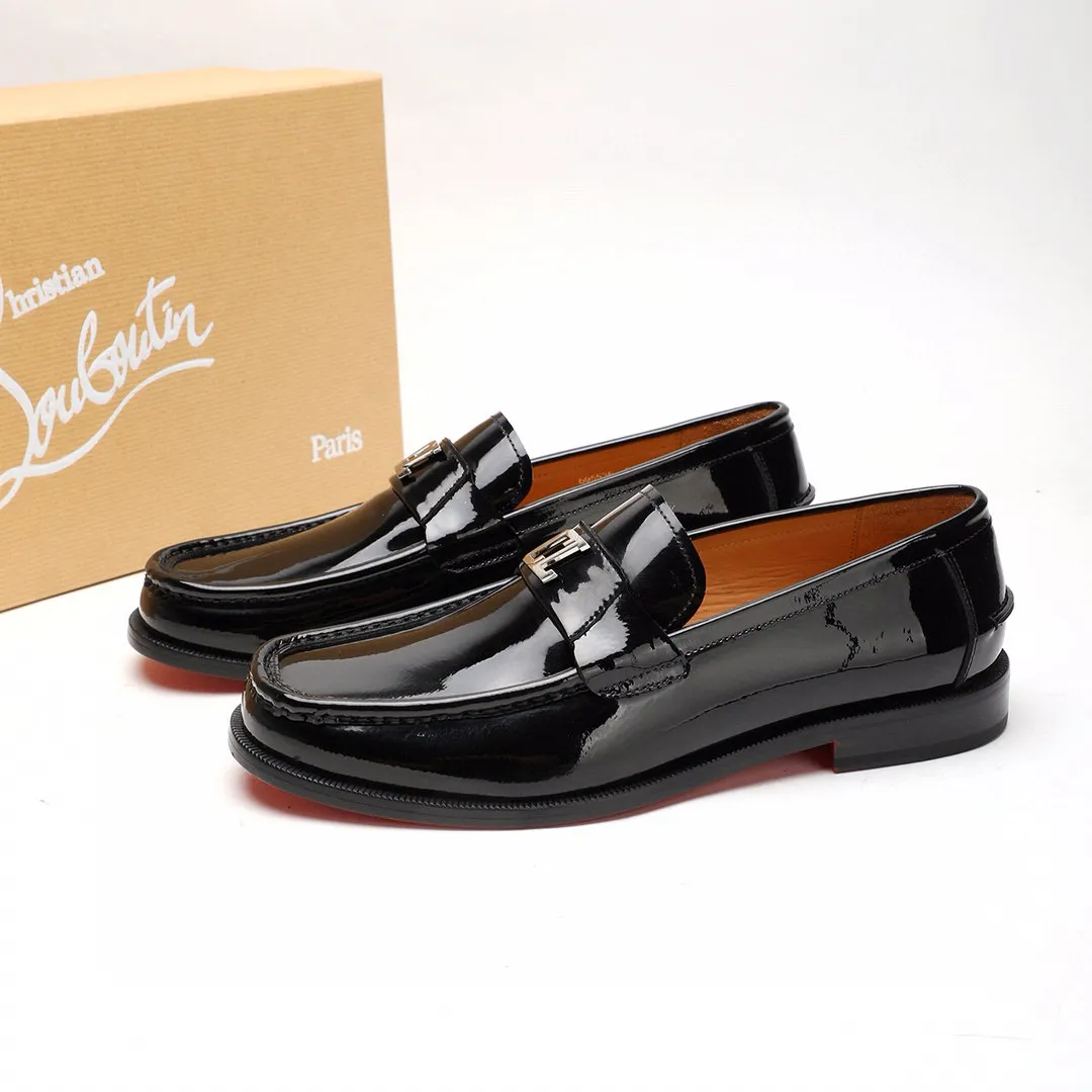 Batch 1,080 yuan 💰••New real shots••CL～High-end men’s 👔casual•loafers with red soles! ••🆑Genuine and top-quality goods from original orders ••✅💯 Purchase goods from top-quality original orders! Original imported patterned cowhide ➕Imported cowhide lining ➕Cowhide feet ➕Original leather outsole~🉑️Feel free to compare the authentic ones! Size: 38-44 (45.46.47 can be customized)